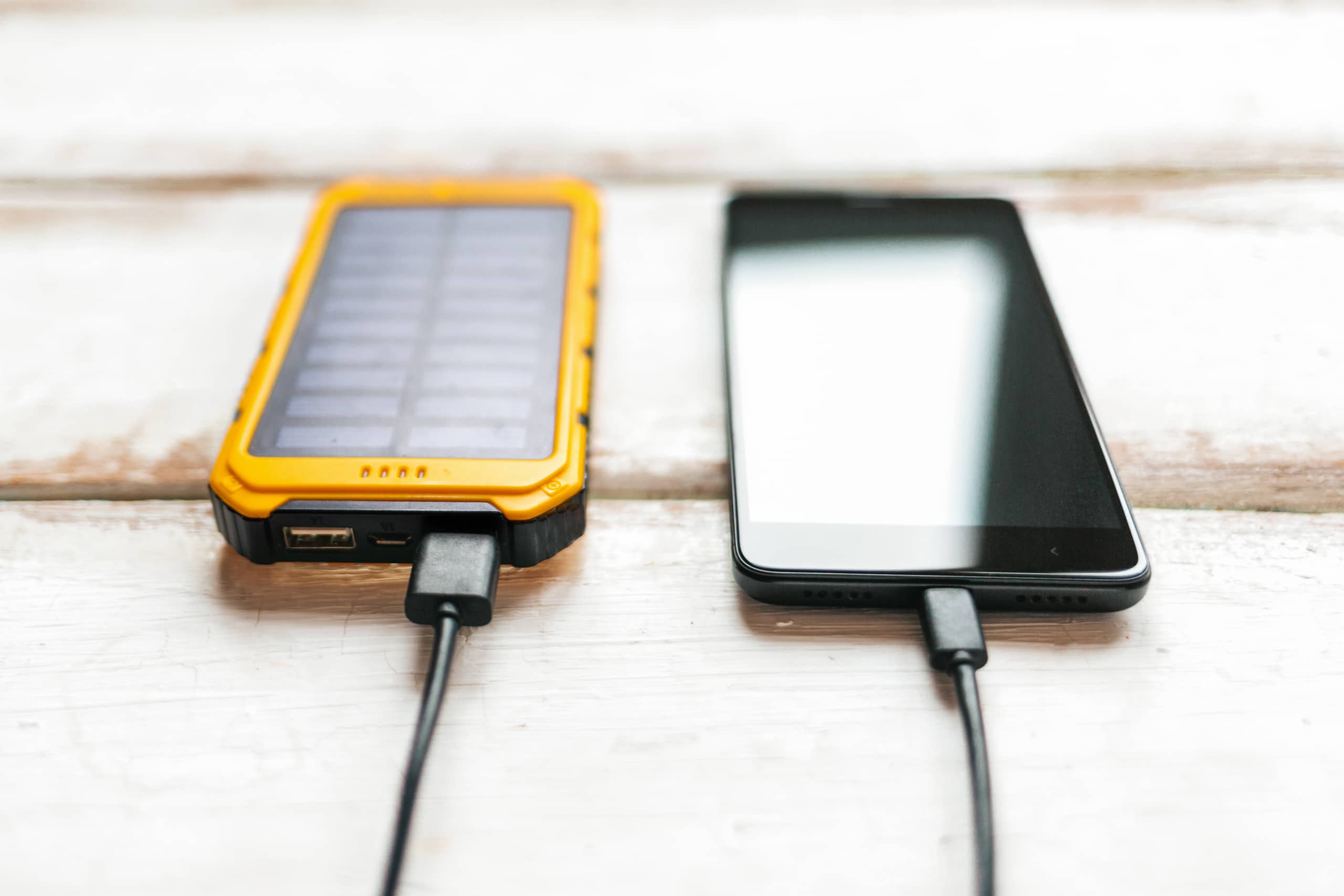 découvrez le chargeur solaire portable 2025, une solution innovante et écologique pour recharger vos appareils partout, même en déplacement.